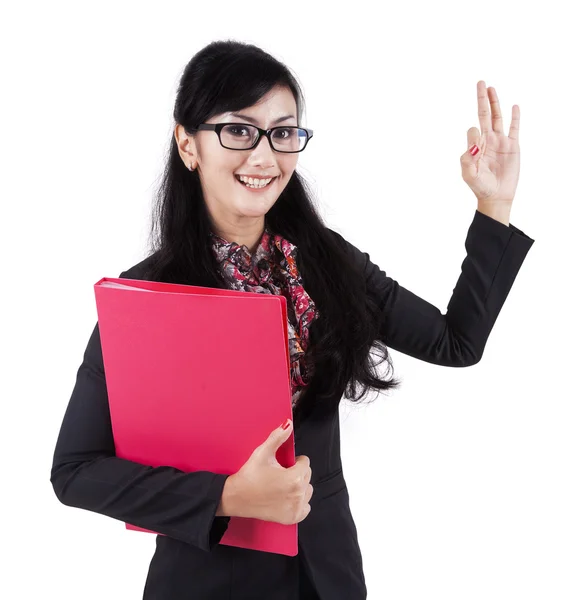 Mujer de negocios gesticulando bien —  Fotos de Stock