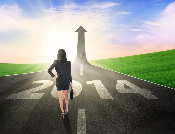 Businesswoman walking to improve career — Stock Photo, Image