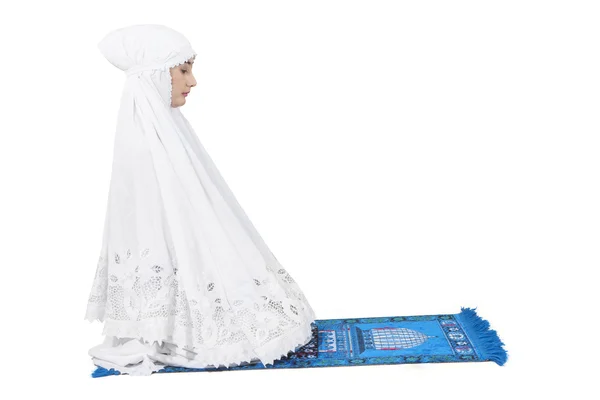 Islamic woman is praying — Stock Photo, Image