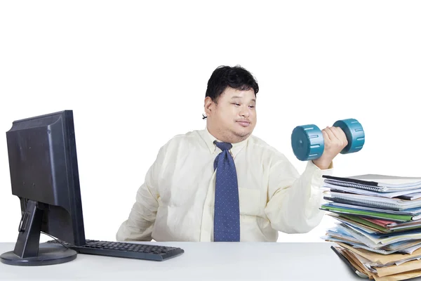 Overweight man working while workout — Stock Photo, Image