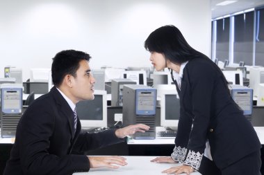 ofis çalışması kavga