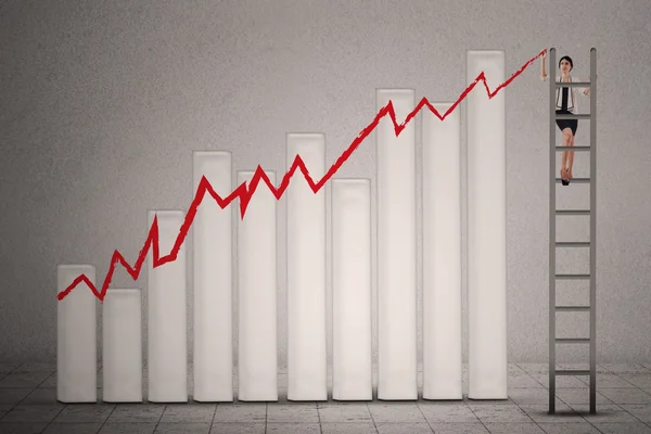 Affärskvinna gör business diagram — Stockfoto