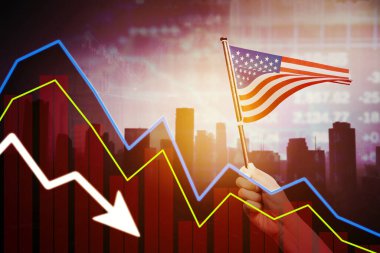 Düşen döviz kuruna ve şehrin silüet geçmişine sahip bir Amerikan bayrağını tutan bir çocuğun çifte pozu