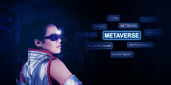 Young Woman Wearing Futuristic Glasses While Looking Metaverse Word Virtual — Stock Photo, Image