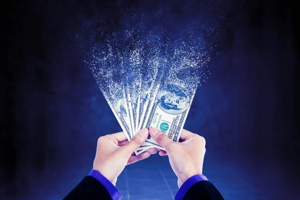ハイパーインフレの概念 紙幣を持っているビジネスマンの手は粒子を散乱させている — ストック写真