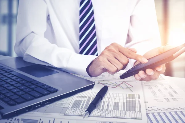 Close Businessman Hands Using Mobile Phone Laptop While Analyzing Finance — Stock Photo, Image