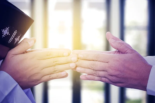 Close Young Man Hands Handshaking Apologizing His Father Eid Mubarak — Stock Photo, Image