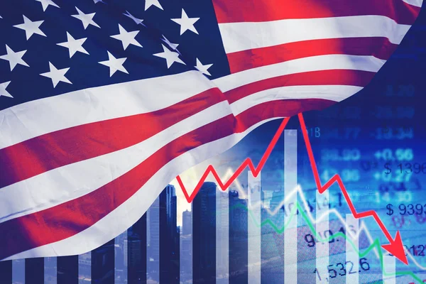 Flaga Amerykańska Podwójną Ekspozycją Spadający Wykres Finansowy Tłem Giełdzie — Zdjęcie stockowe