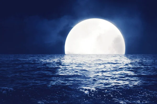 Image Belle Pleine Lune Dans Mer Tourné Nuit — Photo