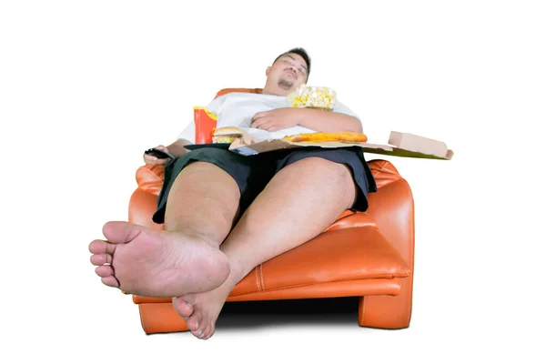 Vue Angle Bas Homme Obèse Dormant Avec Malbouffe Sur Canapé — Photo