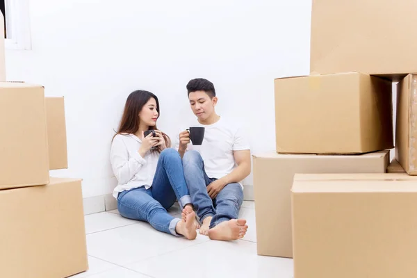 Young Couple Drinking Coffee Pile Cardboard Boxes While Resting Moving — Stock Photo, Image