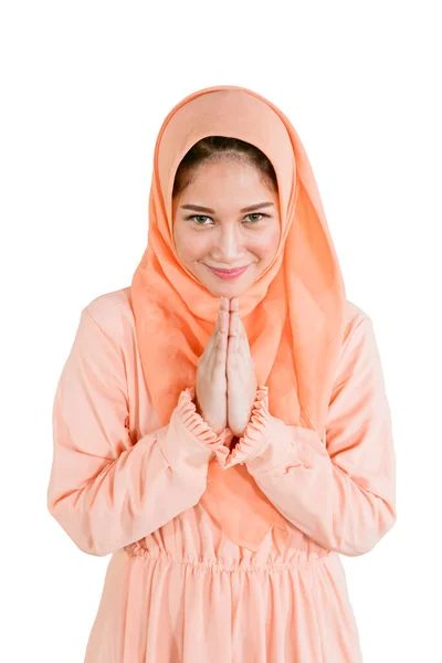 Mooie Moslimvrouw Met Gelukwensen Aan Handen Gebaar Eid Mubarak Terwijl — Stockfoto