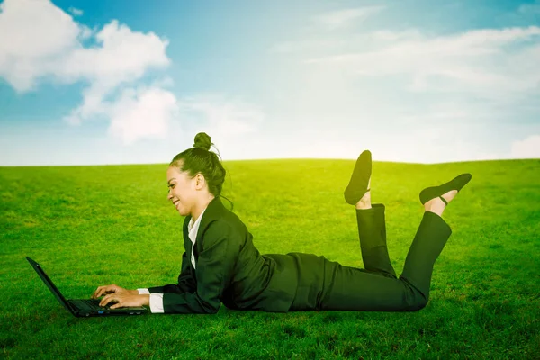 Happy Businesswoman Using Laptop While Lying Green Grass Park — стоковое фото