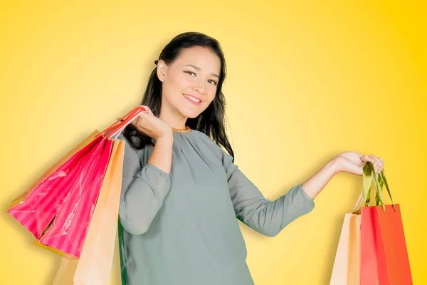Caucasian Woman Looks Happy While Carrying Many Shopping Bags Studio — Zdjęcie stockowe