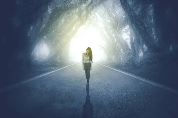 Young Businesswoman Looks Unhappy While Walking Alone Misty Forest — ストック写真