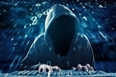 İkili kod arka planına sahip siber uzaydan bilgi çalan kapüşonlu hacker 'ın iki kez görüntülenmesi