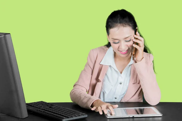 Young Businesswoman Working Cellphone Tablet While Sitting Studio Green Screen — Stock Fotó