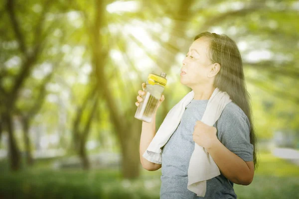 Side View Senior Woman Drinking Bottle Water Exercise Park Sunlight — Stock Photo, Image