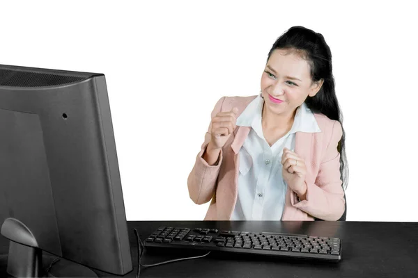 Caucasian Businesswoman Expressing Her Success While Looking Monitor Table Sitting — Stock Photo, Image