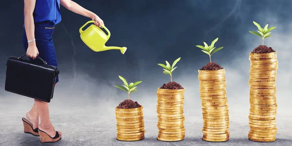 Close Businesswoman Hand Watering Plants Stack Coin — Stock Photo, Image