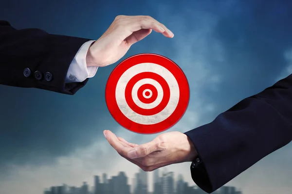 Close Businessman Hands Showing Red Dartboard Cityscape Background — Fotografia de Stock