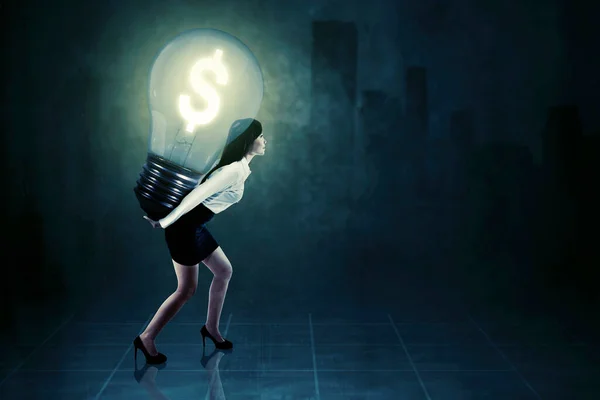 Side View Businesswoman Carrying Bright Bulb Dollar Symbol While Walking — Photo