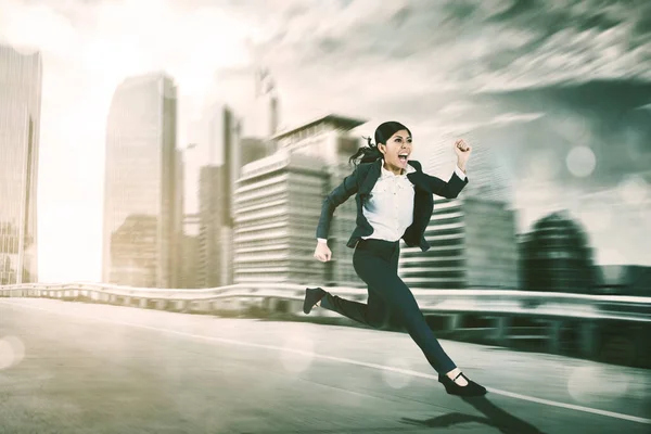 Businesswoman Looks Hurry While Running Fast Road Cityscape Background — Stockfoto