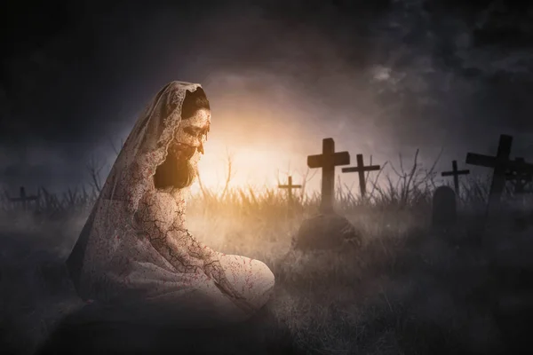 Halloween Horror Koncepció Kísérteties Női Szellem Véres Menyasszonyi Ruhát Visel — Stock Fotó