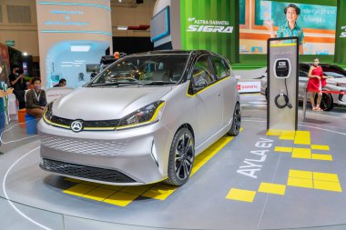 Tangerang - Endonezya. 22 Ağustos 2022: Ayla EV 'nin lüks Daihatsu modeli Gaikindo Endonezya Uluslararası Otomobil Fuarı 2022' de sergilendi