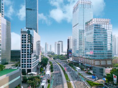 JAKARTA - Endonezya. 29 Ağustos 2022: Jakarta, Endonezya 'da her pazar sabahı kalabalığın arabasız gün etkinliğinin keyfini çıkardığı hava görüntüsü