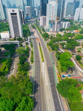 JAKARTA - Endonezya. 19 Eylül 2022: Jakarta City, Endonezya 'da arabasız gün etkinliği sırasında Sudirman Yolu' nun hava manzarası