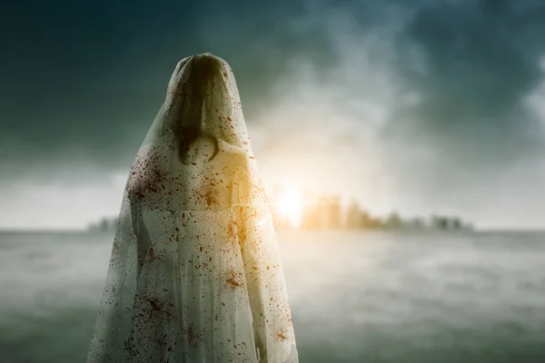 Back View Bride Ghost Looking City While Standing Dusk Sunlight — Stock Photo, Image