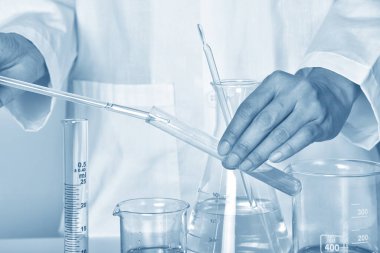 Petrol düşüşü, kimyasal reaktör karışımı, laboratuvar ve bilim deneyleri, tıbbi araştırmalar için kimyasalın formüle edilmesi, petrol endüstrisi ürün konseptinin kalite kontrolü.