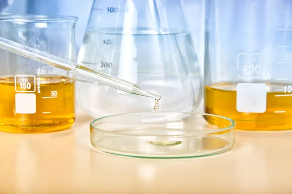 Oil Dropping Laboratorio Esperimenti Scientifici Formulazione Del Prodotto Chimico Ricerca — Foto Stock