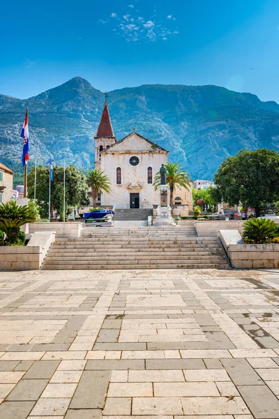 Szent Marko Katedrális Templom Makarska Város Horvátország Biokovo Hegyek Háttérben — Stock Fotó