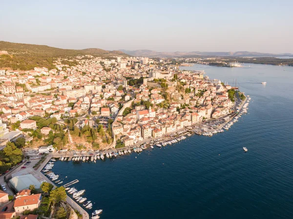 Vista Aérea Del Atardecer Sobre Ciudad Sibenik Croacia Antigua Antigua — Foto de Stock