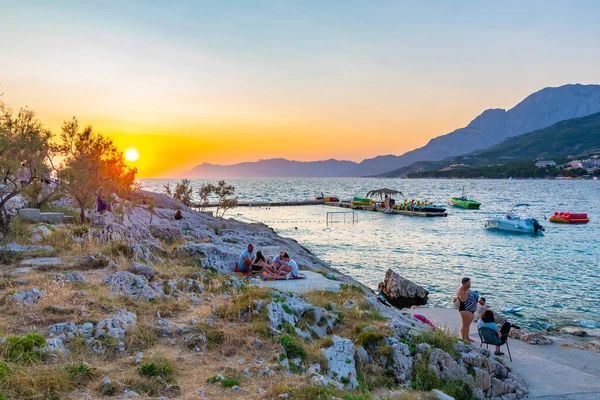 Makarska Kroatien 2021 Die Menschen Freuen Sich Auf Den Sonnenuntergang — Stockfoto