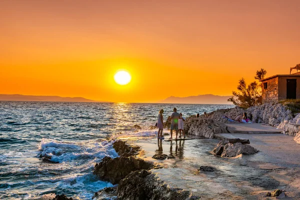 Makarska Kroatien 2021 Die Menschen Freuen Sich Auf Den Sonnenuntergang — Stockfoto