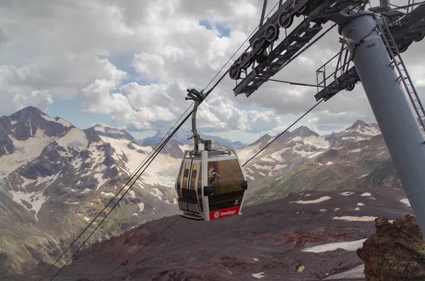 Téléphérique Sur Elbrus Sur Fond Paysage Pittoresque Hautes Montagnes Enneigées — Photo