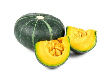 Beyaz arkaplanda izole edilmiş yeşil balkabağı