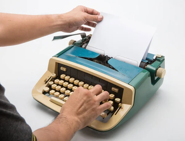 Alte Schreibmaschine Auf Weißem Hintergrund — Stockfoto