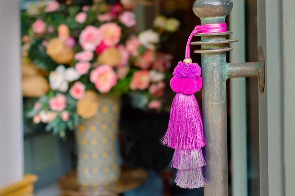 Renkli eski kapı kolları..