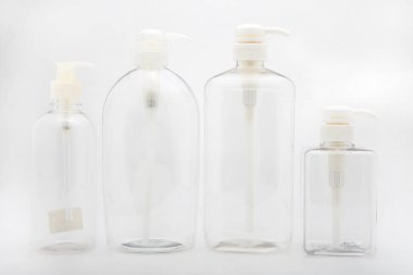 Beyaz arkaplanda izole edilmiş şişe