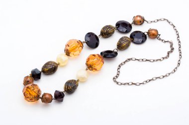 Çok renkli taş kolye.