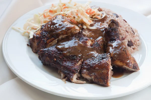 Jerk frango com arroz - Estilo Caribe — Fotografia de Stock