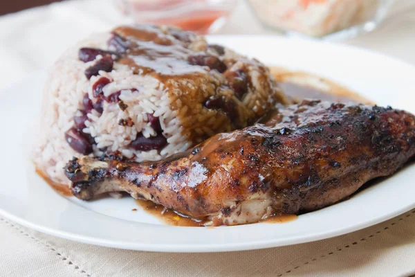 Pollo tirón con arroz - Estilo caribeño —  Fotos de Stock