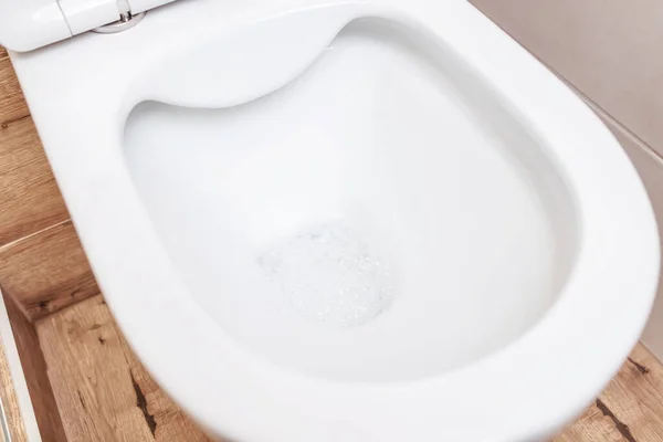 Clean, white, new toilet close-up in the bathroom — Stock Photo, Image