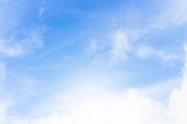 Tokyo 'da bulutlu mavi gökyüzü.