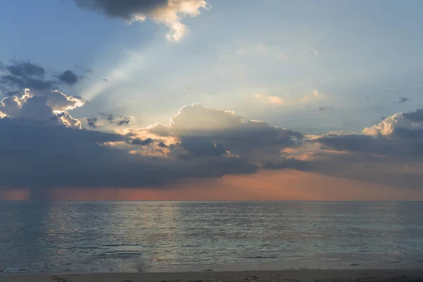 Błękitne Niebo Zachmurzonym Zachodem Słońca Phuket Tajlandia — Zdjęcie stockowe