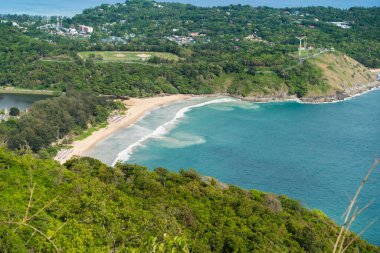 Kara Kaya Varış Noktası Gün batımı bakış açısı Yağmurlu mevsimde phuket thailand